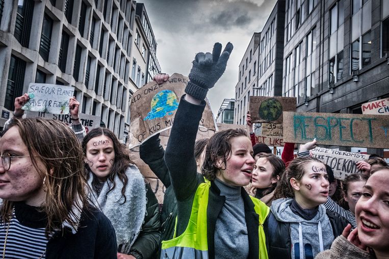 Anuna De Wever tijdens één van de 20 klimaatmarsen. Beeld Tim Dirven