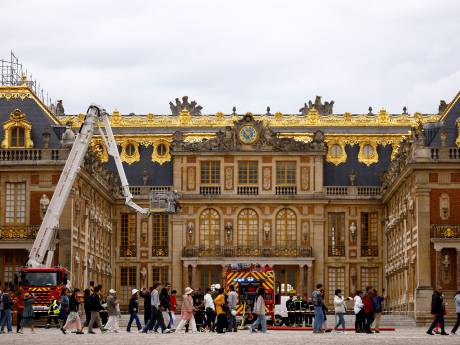 Un départ de feu sous l’un des toits du château de Versailles 