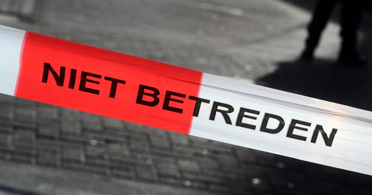 De #politie heeft het H. N. Werkman #Stadslyceum aan de Nieuwe Sint Jansstraat in #Groningen vanmorgen #ontruimd vanwege een #dreiging gericht aan de school. .