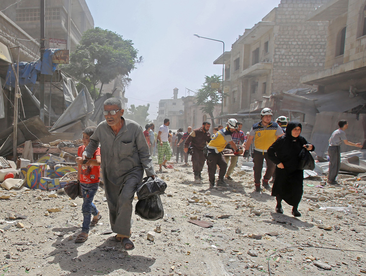 Een luchtaanval op de stad Maaret al-Numan in de provincie Idlib heeft opnieuw veel slachtoffers gemaakt. Beeld AFP