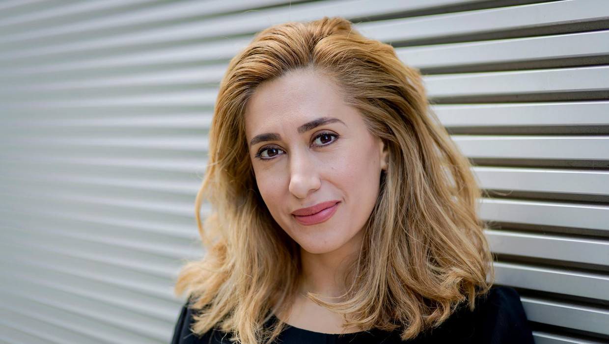 Fidan Ekiz debuteert als talkshowhost bij Nieuwe Maan ...