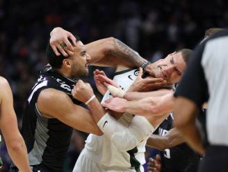 Vechtpartij in NBA: ‘reuzen’ Brook Lopez en Trey Lyles vliegen elkaar in de haren
