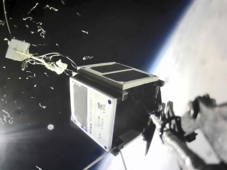 During a test flight at an altitude of 30 kilometers, the wooden satellite was fine.  Image Kitschot