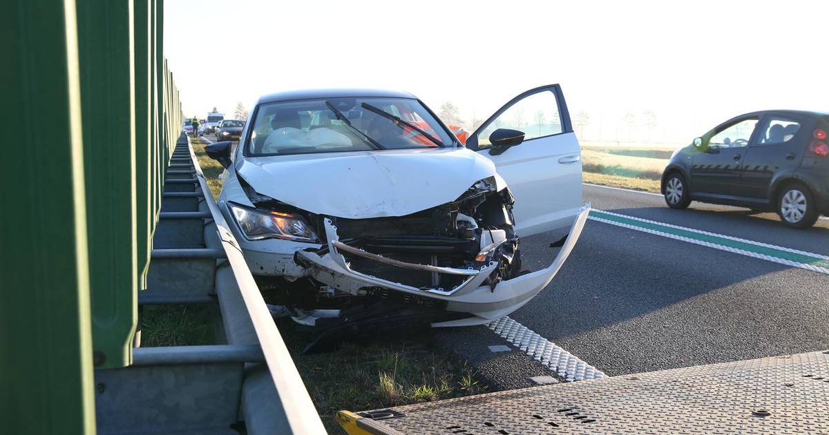 Slachtoffer met spoed naar ziekenhuis na aanrijding op N36 bij Vriezenveen.