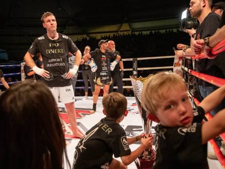 Emoties komen los bij ongeneeslijk zieke Robbie Hageman na bijzonder afscheidsgevecht: ‘Als je mij een microfoon geeft, krijg je problemen’