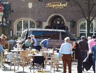 Man rijdt met bestelbus in op vol terras in Duitse Münster. Dit zijn alle feiten