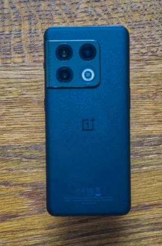 REVIEW. OnePlus 10 Pro valt vooral op door prijs van 899 euro en gigantisch camera-eiland