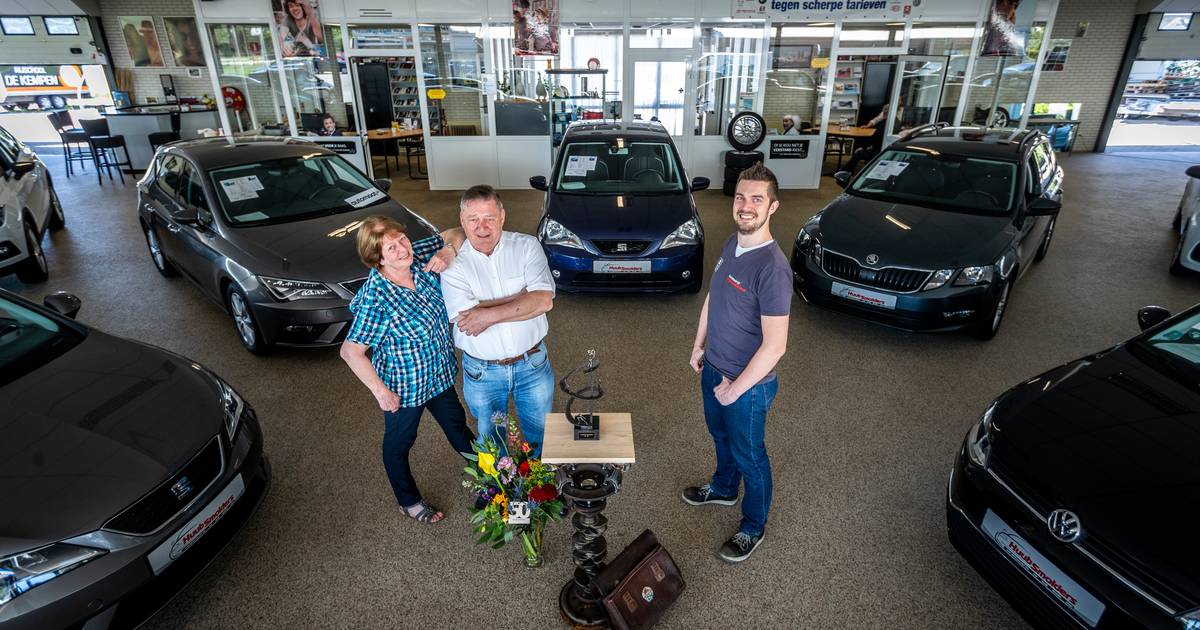 Vijftigjarig jubileum Autobedrijf Huub Smolders in Westerhoven: met dank aan de Lanz Bulldog