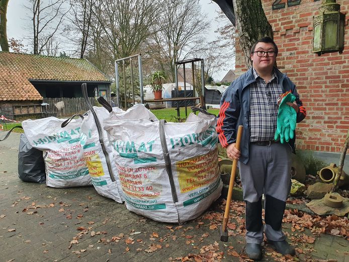 Thijs Brosens ging woensdag samen met zijn vader Jan voor de eerste keer naar Van den Broeck Recycling in Oud-Turnhout. Hij bracht er maar liefst 840 kilogram blikjes en dopjes binnen en kreeg daarvoor zo'n 500 euro.