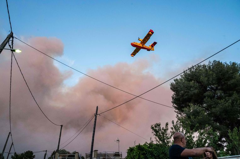 Flinke Bosbrand Zuid Frankrijk 2700 Mensen Geevacueerd Trouw