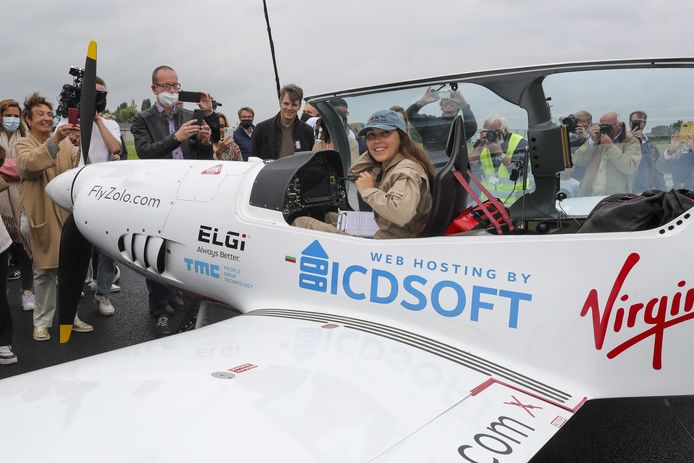 Zara Rutherford vertrok gisteren onder massale belangstelling vanop de luchthaven van Wevelgem voor een solovlucht rond de wereld. Ze zal over 52 landen vliegen en in totaal 51.000 kilometer afleggen voor ze begin november terug in België is.