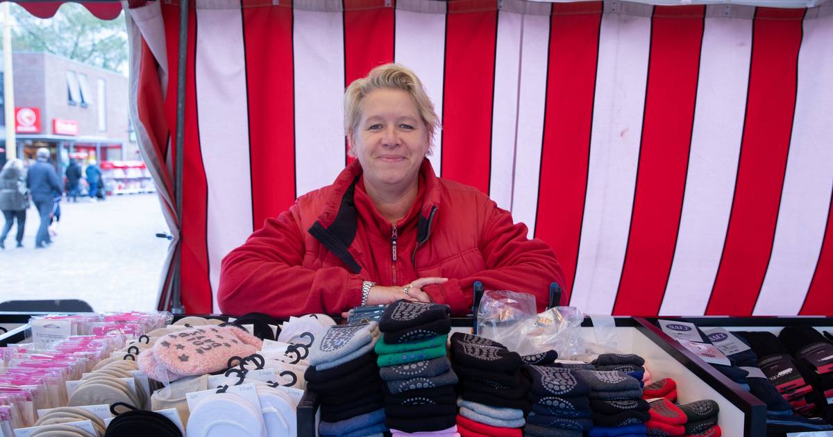 Bianca verkoopt de laatste sokken, vanaf maandag is het oliebollentijd