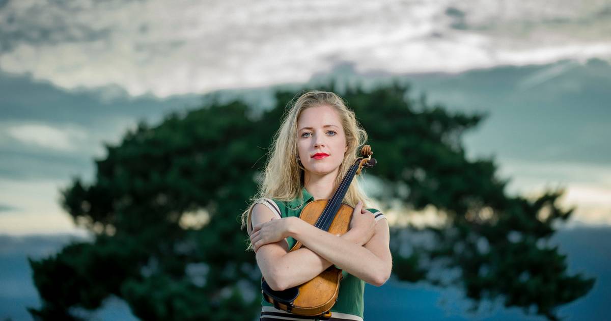 She is beautiful, brilliant and fond of her lop rabbit Darwin: this is the success story of top violinist Merel (32) |  Work