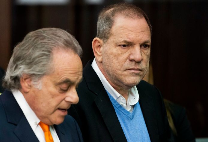 Harvey Weinstein (rechts) met zijn advocaat.
