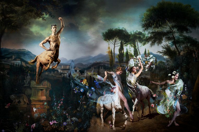Hans Withoos, 'Centaurs', uit 2019, waarin als achtergrond het schilderij ‘Gezicht op Rome’ van Mathias Withoos is gebruikt. Beeld Hans Withoos