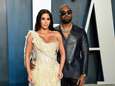 Kanye dreigt om geheimen van Kim Kardashian openbaar te maken in livestream: “Hij vreest dat ze hem anders laat opnemen” 