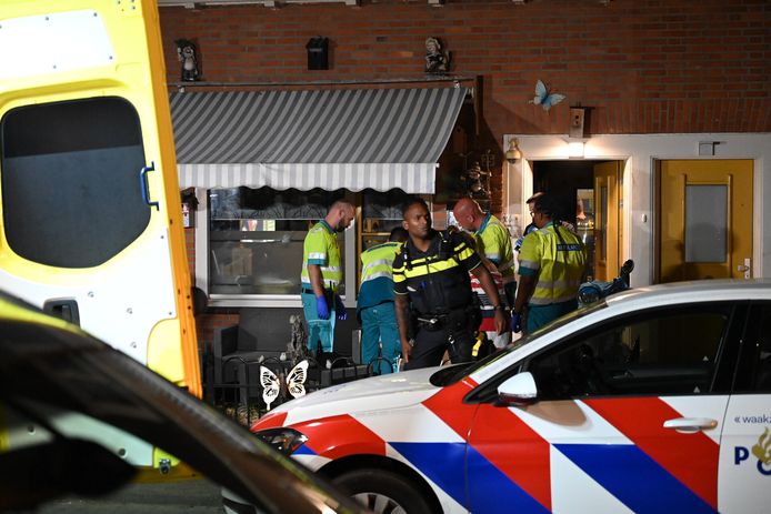 Bei einem Messerstich in der Ahornstraat in Breda ist am Donnerstagabend ein Mann verletzt worden.