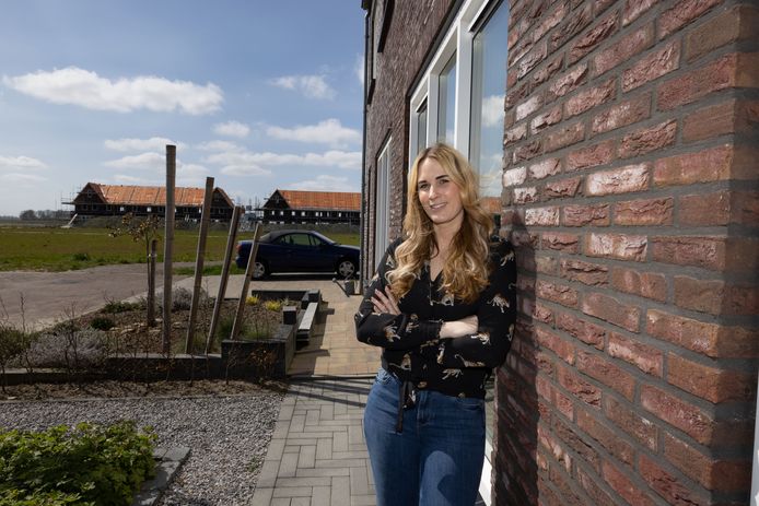 Michaja Jansen kan haar huis niet verkopen vanwege onduidelijkheid of ze daadwerkelijk wel eigenaar is van de grond.