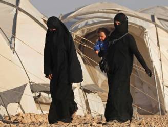 “Blij dat ze weg zijn uit die traumatische omgeving”: Hans Bonte reageert op terugkeer Vilvoordse Syriëstrijdster en haar drie kinderen