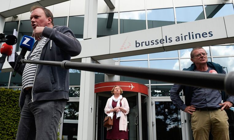 De vakbonden zijn geschrokken van het hoge aantal jobs dat geschrapt wordt.   Beeld Photo News
