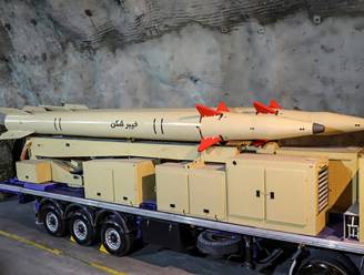 Iran onthult nieuwe raket dag na hervatting atoomoverleg
