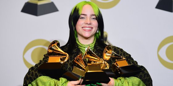 Billie Eilish sleept álle belangrijke Grammy’s in de wacht en schrijft geschiedenis