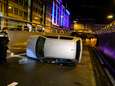 Wéér eens een ongeluk in Arnhemse Willemstunnel: bestuurder lanceert zijn auto op z’n kant 