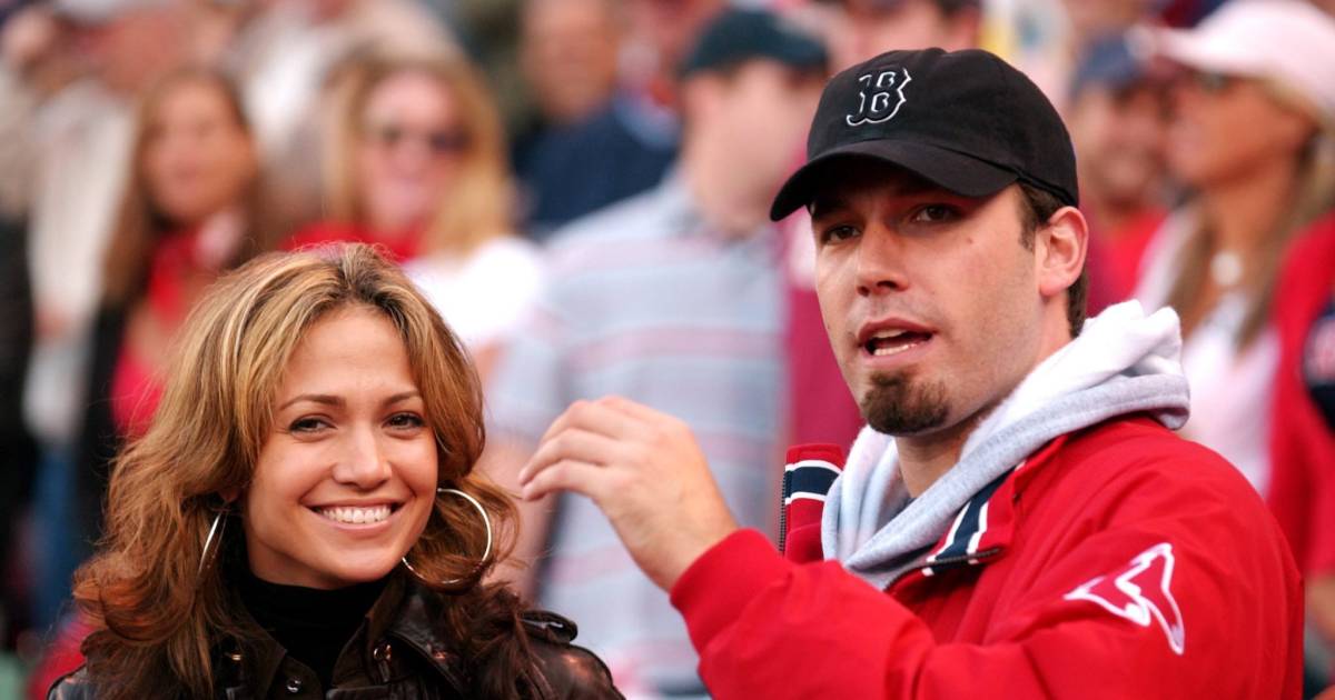 Jennifer Lopez And Ben Affleck Confirm Relationship With Kiss Photo On Instagram Show Netherlands News Live