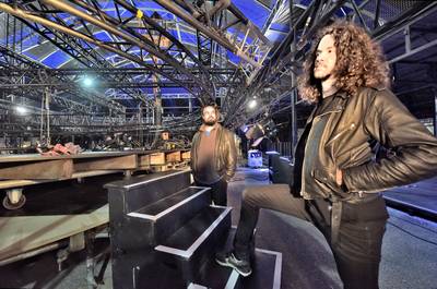 De Staat vier keer in een tent op een rond podium: 'Dit wordt episch'