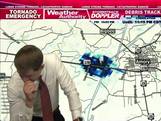 Weerman emotioneel als tornado stad in Mississippi raakt