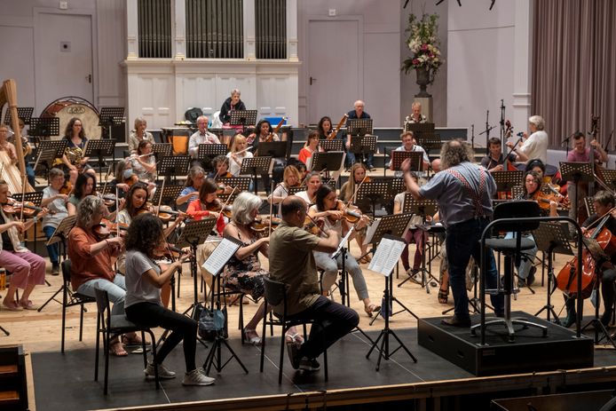 Het Zeeuws Orkest repeteert in Middelburg.
