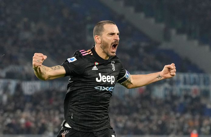 Leonardo Bonucci is blij met zijn doelpunt. Hij benutte twee strafschoppen tegen Lazio Roma.
