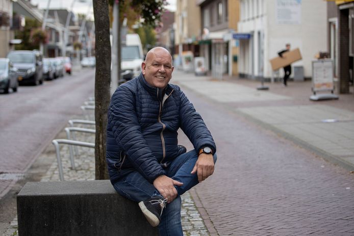 Pieter Vosters is eigenaar van een aantal panden in het Bladelse centrum, onder andere in de Sniederslaan. ,,Pandeigenaren houden te lang vast aan hun vaste huur.”