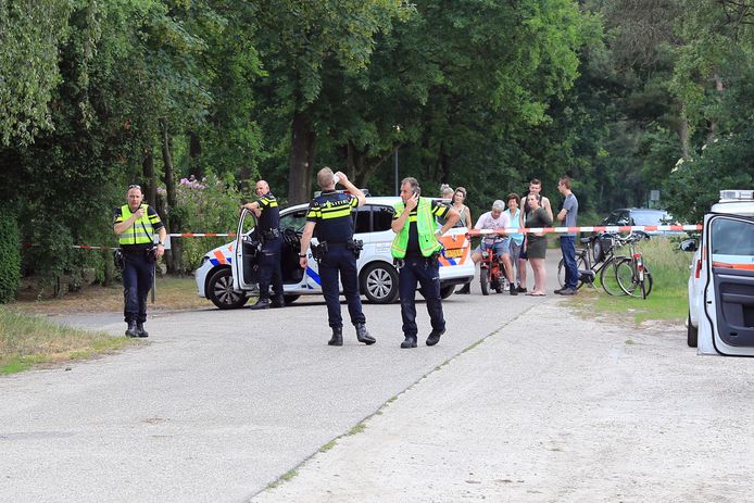De politie doet onderzoek in Milheeze.