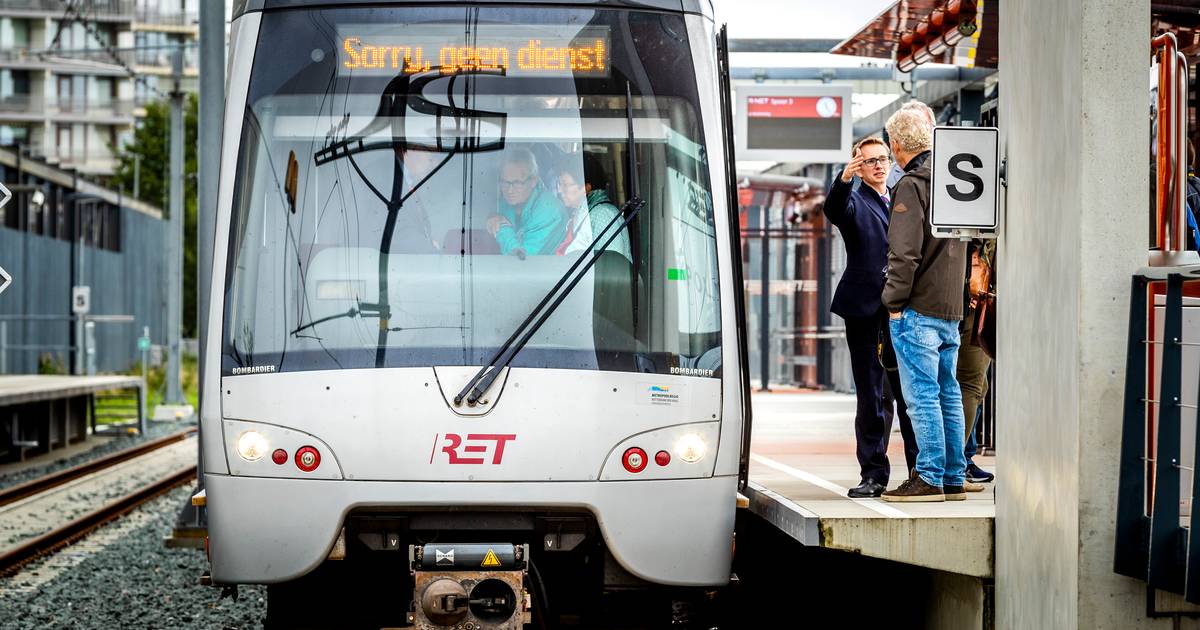 Werkzaamheden aan metrospoor, nog onbekend wanneer metro naar zee gaat rijden Waterweg AD.nl