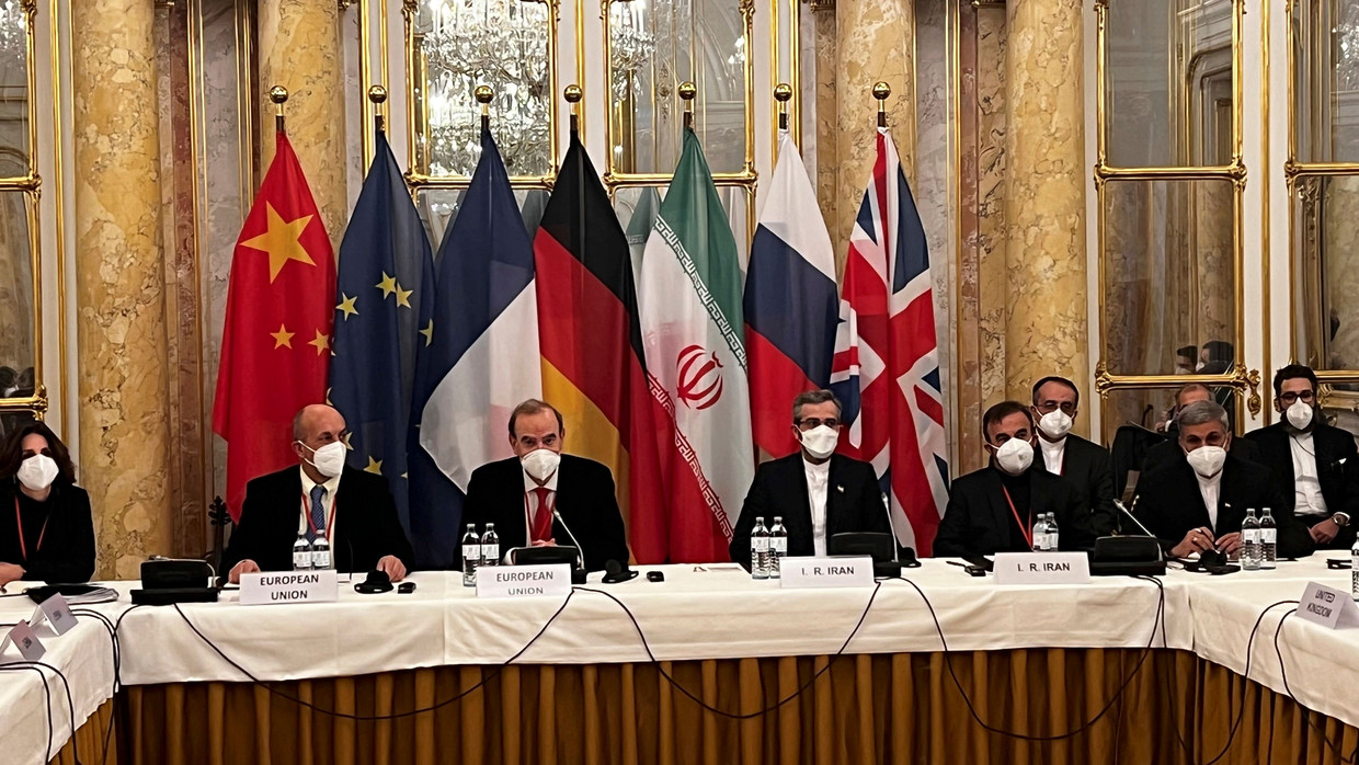 Vertegenwoordigers van Iran en de Europese Unie tijdens onderhandelingen over het nieuwe akkoord in december vorig jaar. Beeld AFP