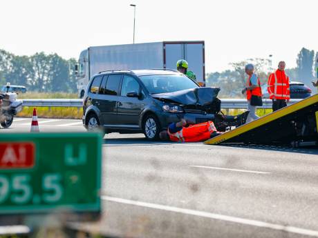Ongeluk A1: rijstroken inmiddels weer open, file opgelost