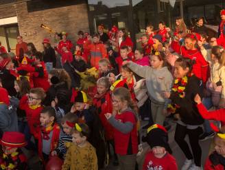IN BEELD. WK-gekte slaat toe in school De Leerplaneet: “We zingen en springen de Rode Duivels naar de volgende ronde”