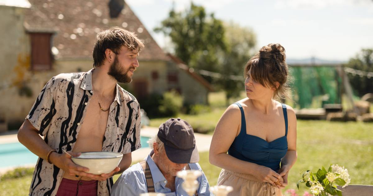 Sarah Chronis secrètement enceinte sur le plateau : ‘Après un Happy Weekend, mon pantalon ne pouvait plus être fermé’ |  Afficher