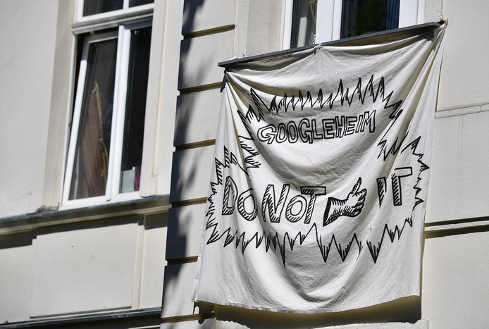 Een anti-Googlevlag in Berlijn.