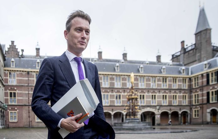 Halbe Zijlstra (VVD) komt aan op het Binnenhof.