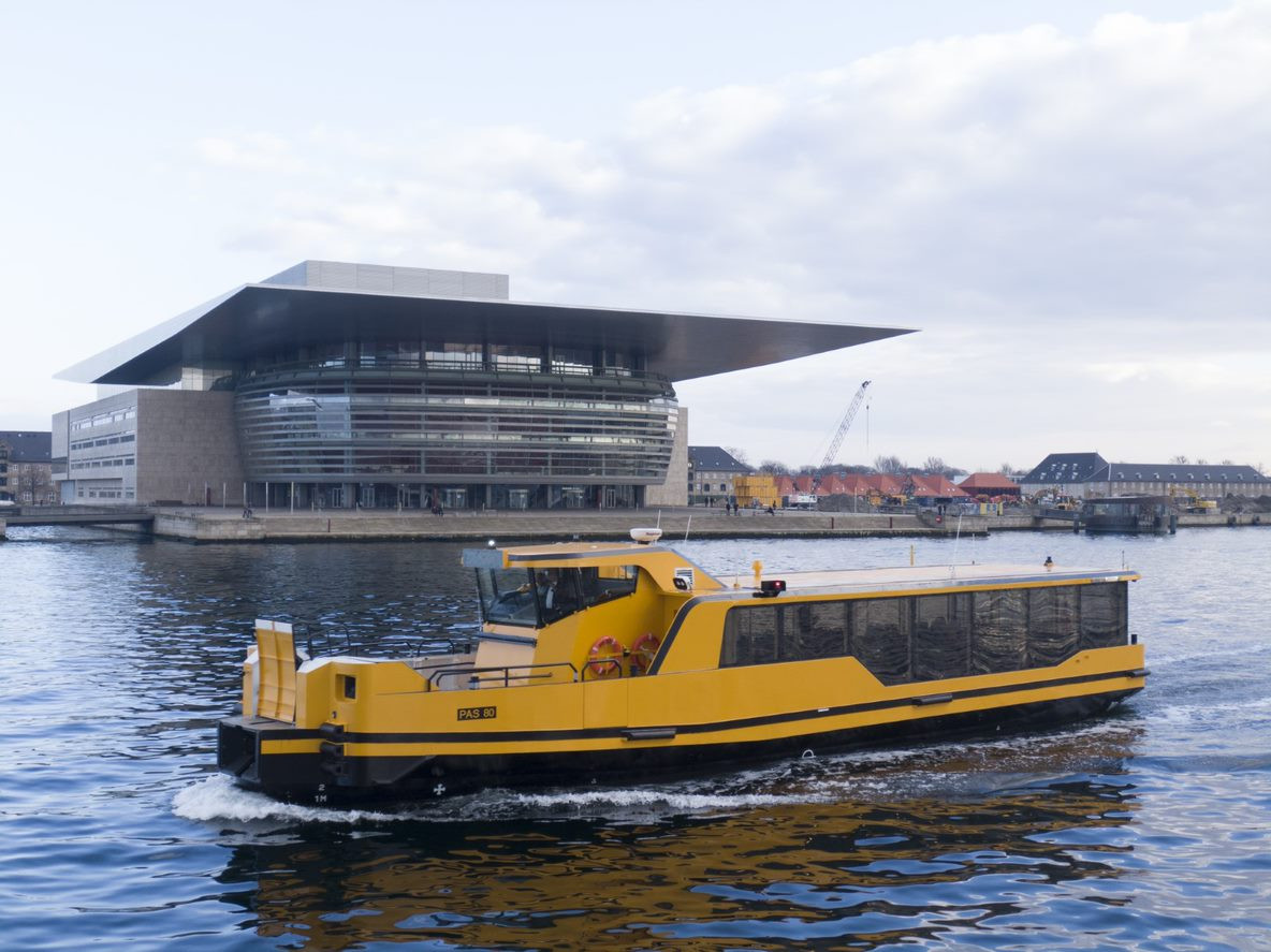 Ferry ‘Bryggen’, ontworpen en gebouwd door Damen Shipyards Group in Gorinchem. Na het laatste station kan de kleine accu in drie minuten opladen.