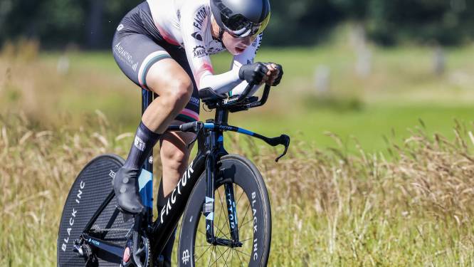 Mischa uit Hoogland gaat in de Tour de France voor vrouwen in beeld rijden: ‘Wil mee in de aanval’