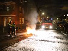 Stapel afval in de fik in Den Haag en vlammen uit auto in Rijswijk