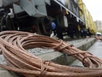Dieven stelen kilometer aan koperen kabels langs treinspoor