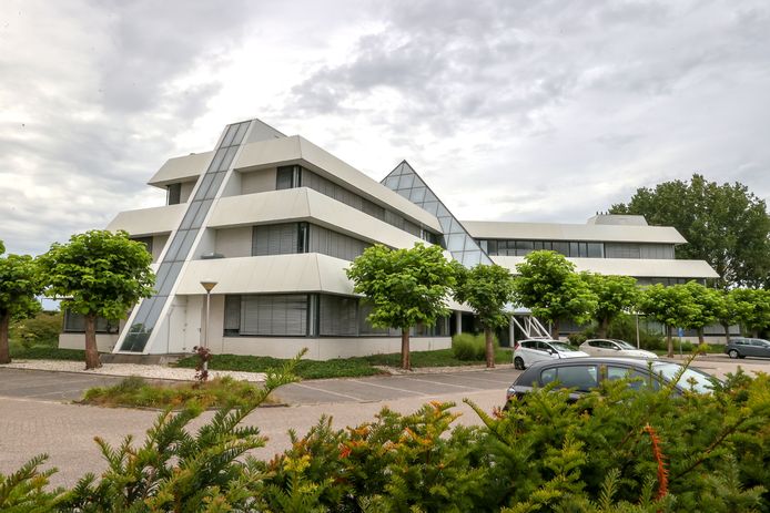 Bedrijfsverzamelgebouw Dé Plek is sinds een paar dagen eigendom van de gemeente