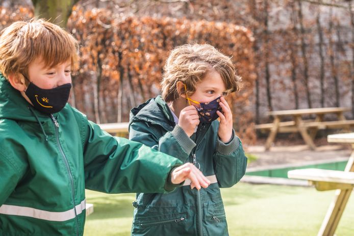 Hoe jonger kinderen zijn, hoe minder vatbaar ze zijn voor het coronavirus. Hier: leerlingen van het tweede leerjaar van de Gentse basisschool Sint-Bavo.