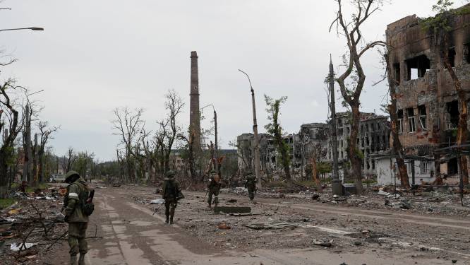 Mogelijk 22.000 burgers omgekomen in Marioepol: “Overal hangt de geur van de dood”