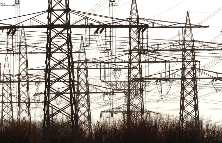Hoogspanningsmasten in Geertruidenberg. Beeld ANP XTRA