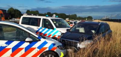 Automobilist klemgereden na spectaculaire achtervolging op A15